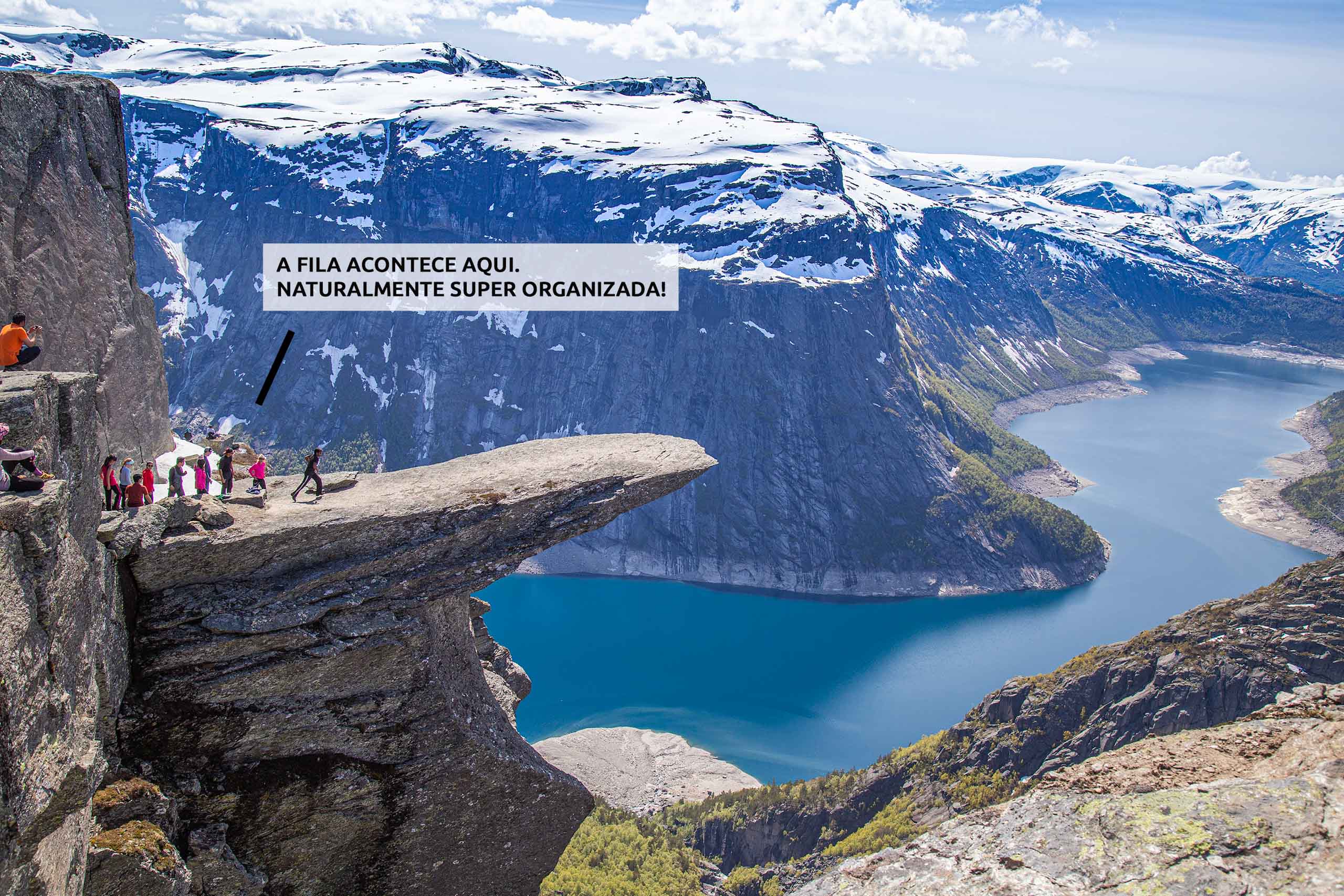 fila sendo feita para foto em trolltunga