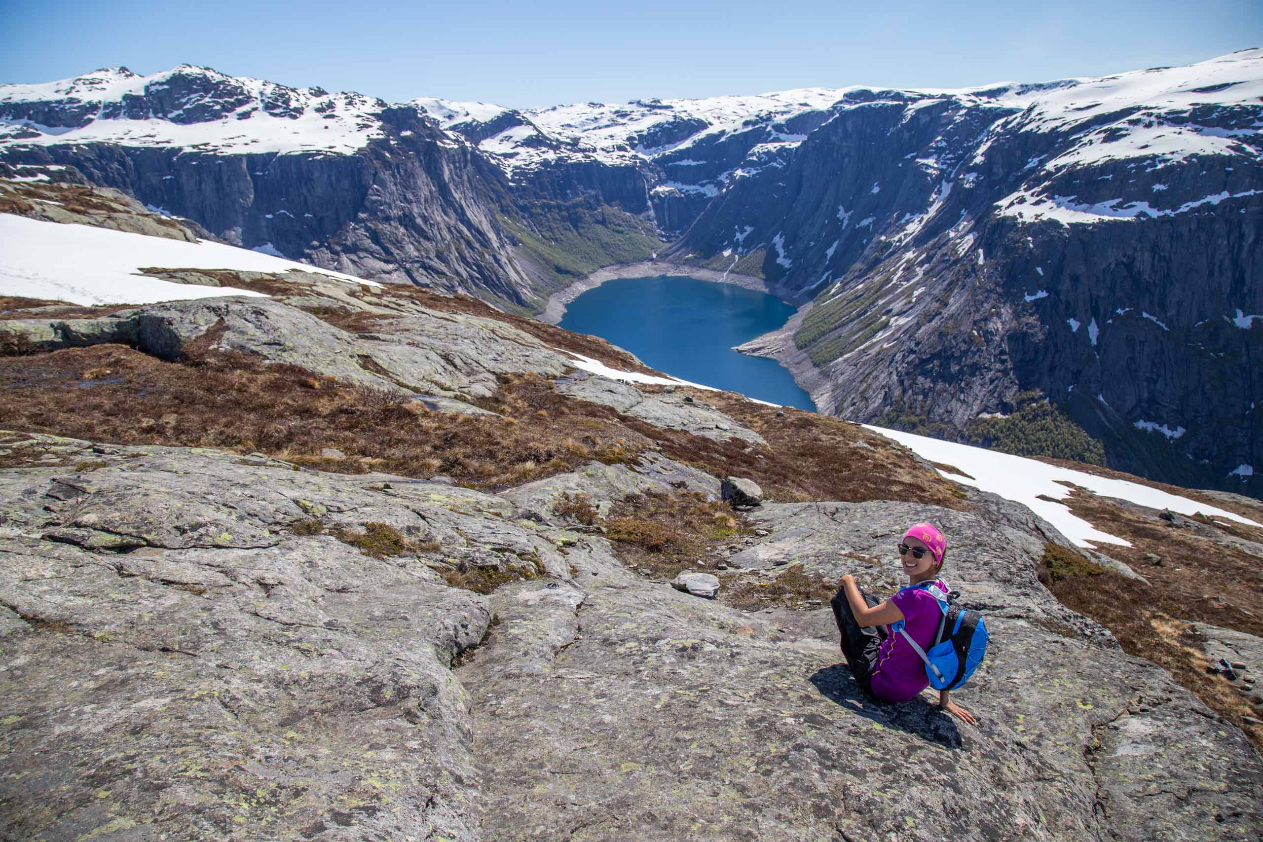 vista do lago na trilha de trolltunga