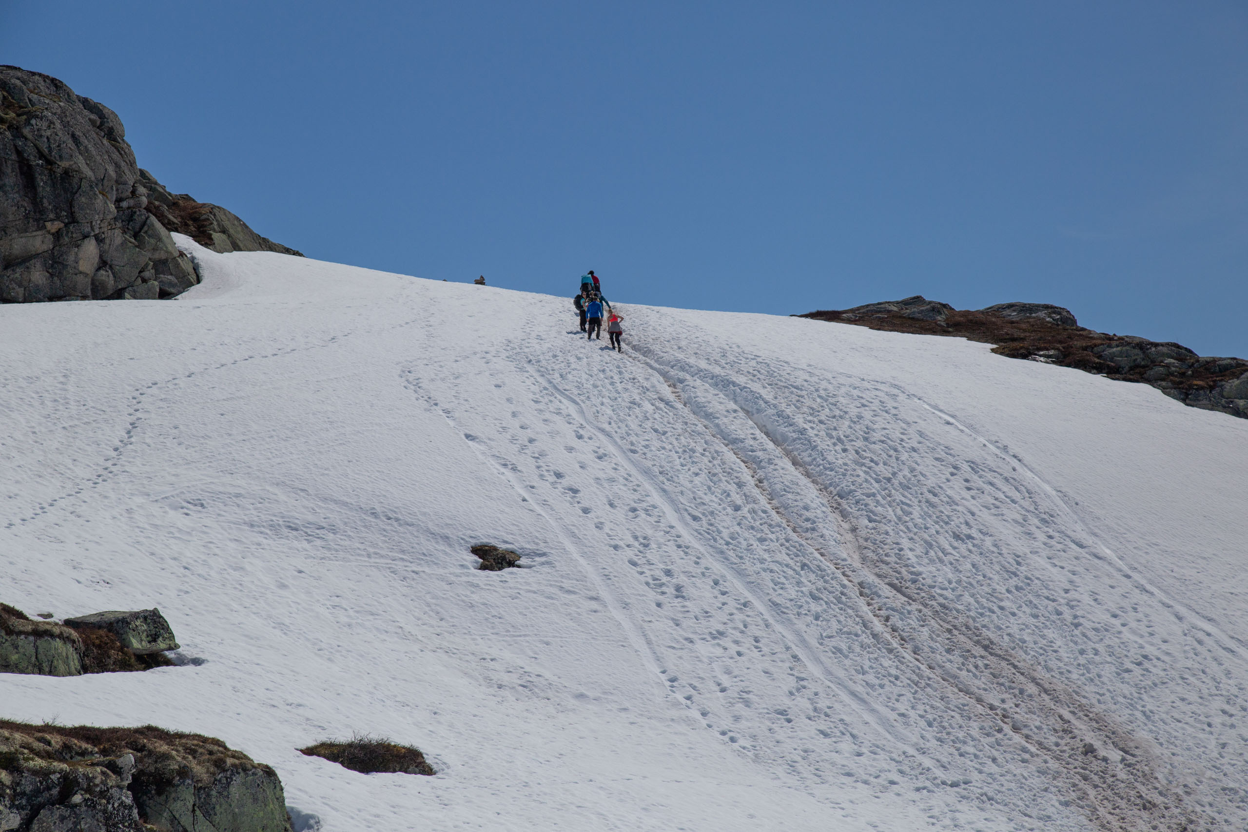 neve na trilha para trolltunga