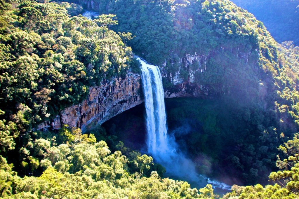 cachoeira no parque do caracol em gramado