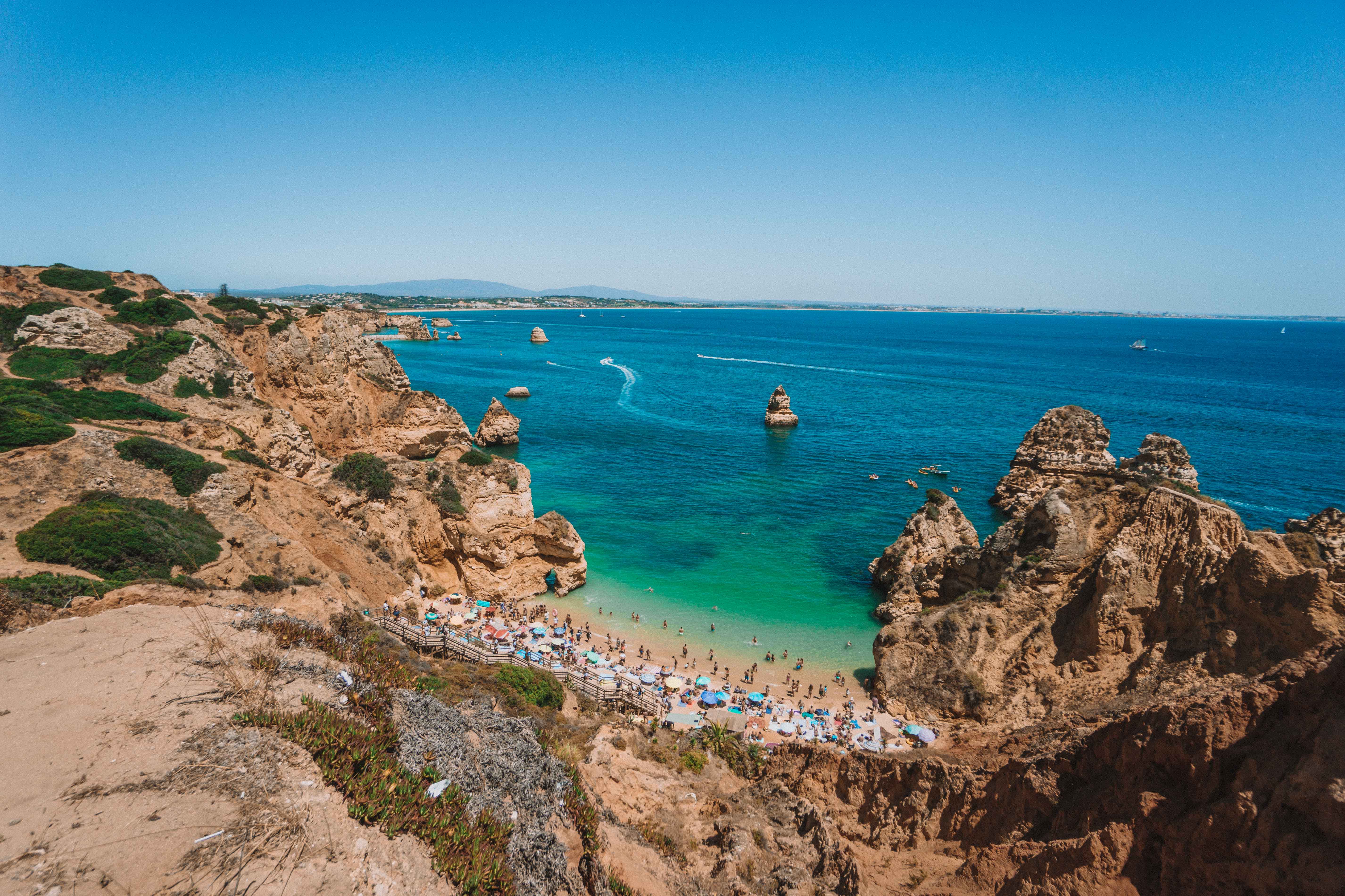 praia lotada no algarve