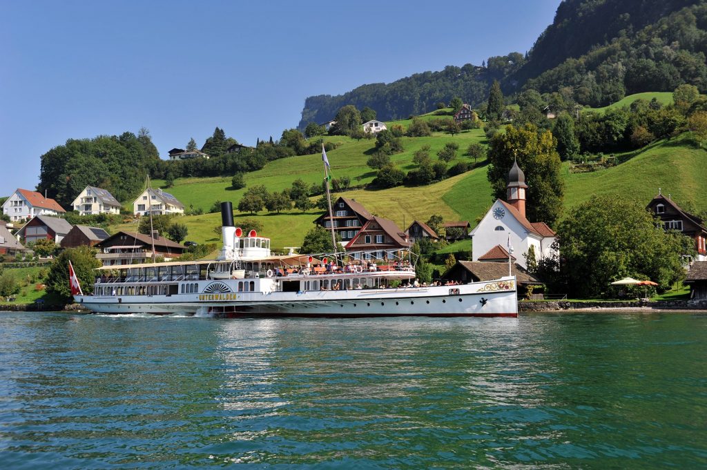 barco no lago lucerna