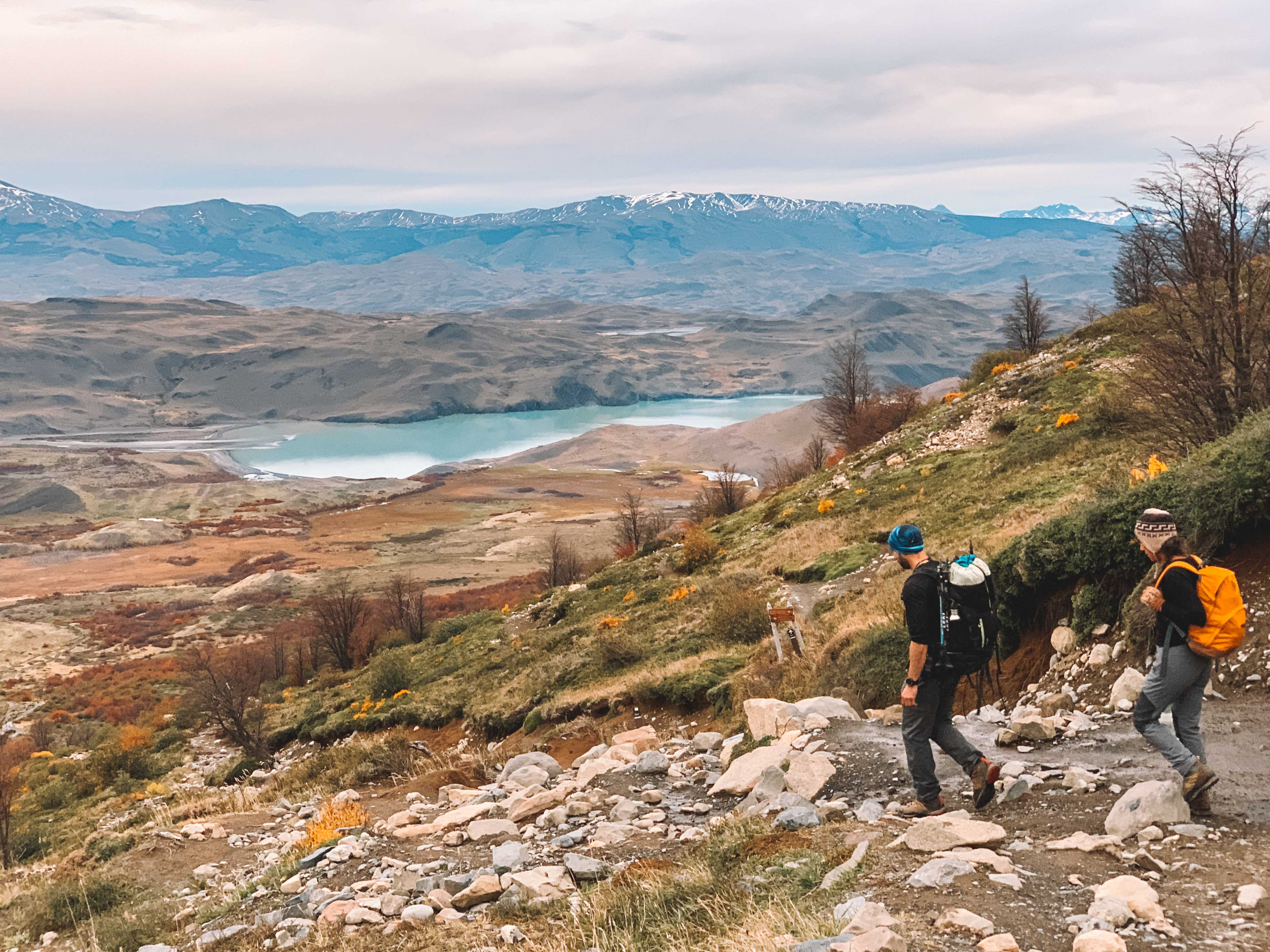 outono na trilha à base das torres del paine