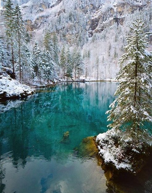 lago blausee no inverno na suíça