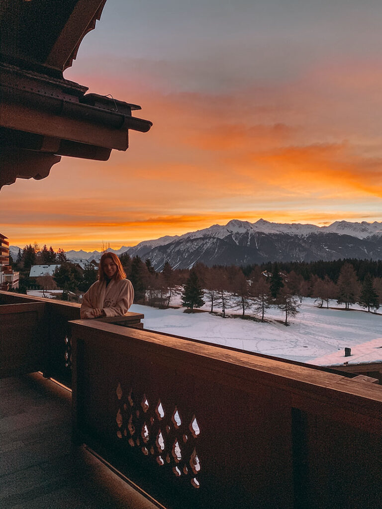 amanhecer em Crans montanha no inverno