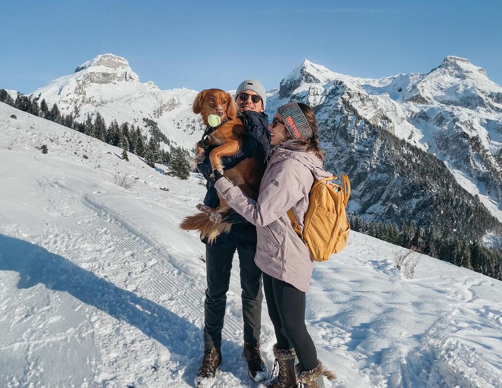 Quel Furtado, Marc e Miles na neve na Suíça com roupas de inverno e frio