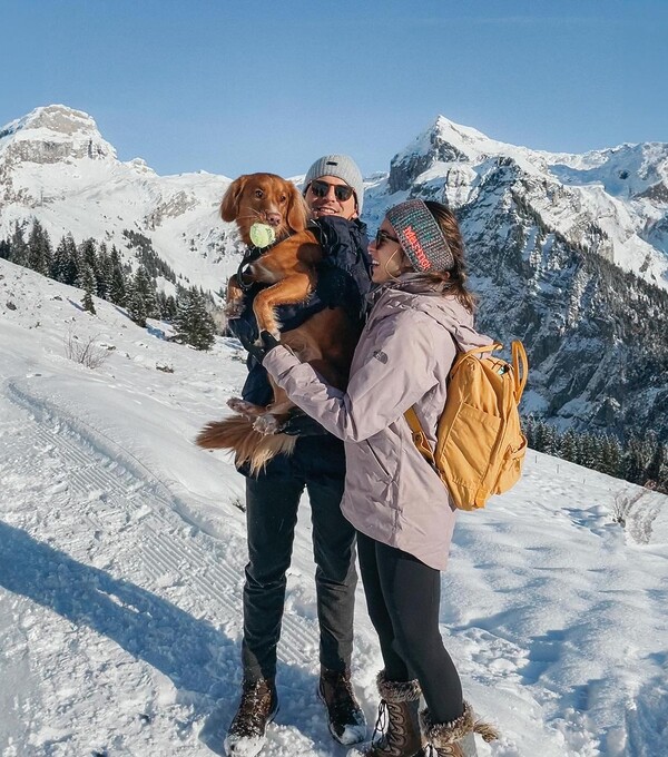 Quel Furtado, Marc e Miles na neve na Suíça com roupas de inverno e frio