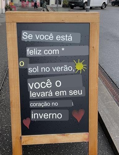 placa escrito "se você está feliz com o sol no verão, você o levará em seu coração no inverno"